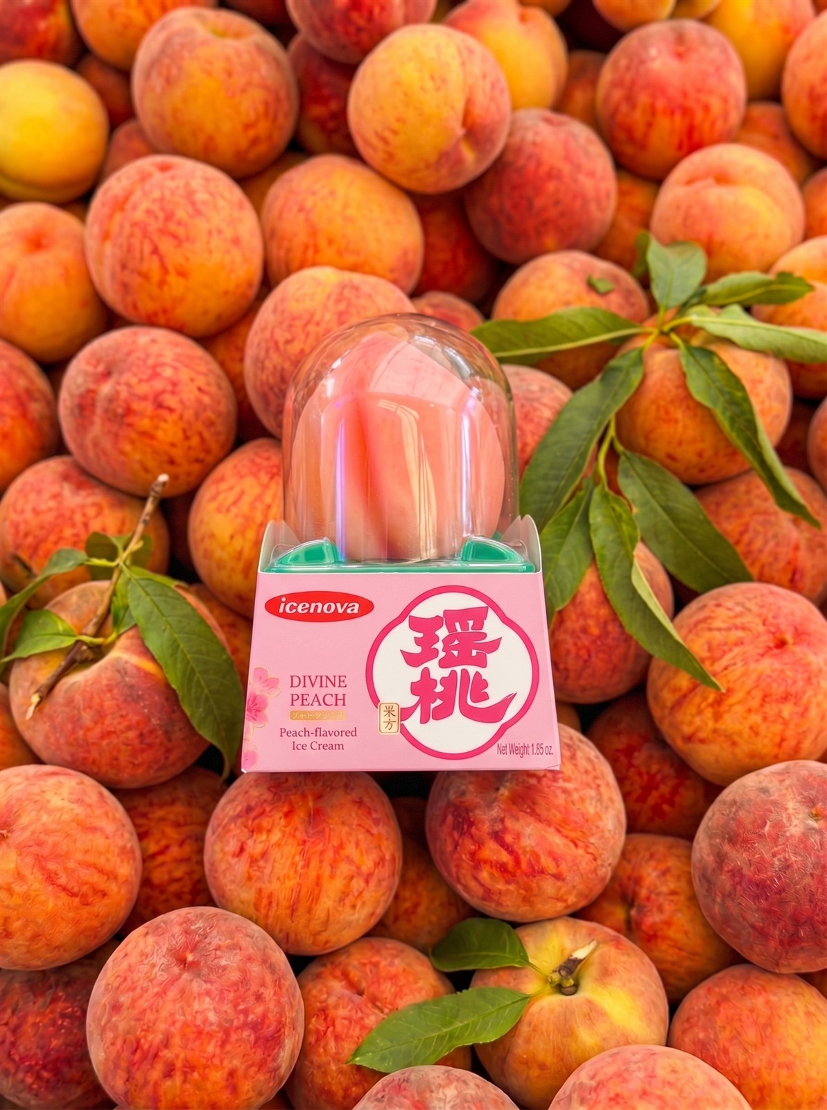 icenova Divine Peach ice cream surrounded by peaches